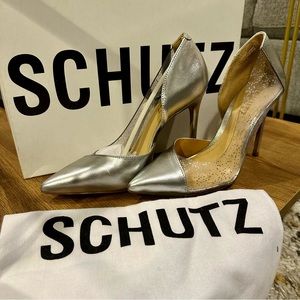 NWT Schutz Cheslie Metallic Napa Glitter Prata Pointed Toe